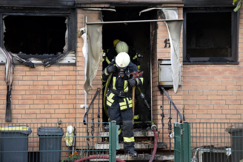 Feuer 2 Vollbrand Reihenhaus Roggendorf Berrischstr P109.JPG - Miklos Laubert